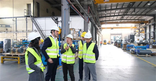 Atlas Copco大中華區(qū)集團(tuán)副總裁樂安瀾一行到紐曼泰克參觀(圖3)