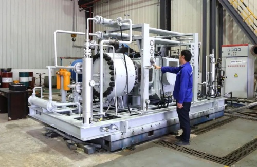 中國(guó)船舶衡源科技開發(fā)氫氣隔膜壓縮機(jī)(圖1)