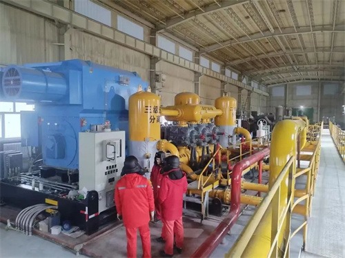 新疆油建公司81號(hào)天然氣處理站淺冷裝置壓縮機(jī)成功投產(chǎn)(圖3)