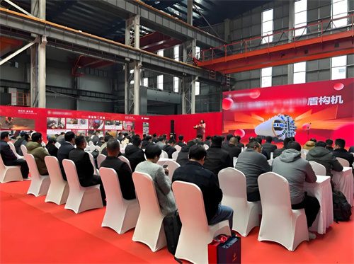 浙江某盾構廠家自主研發(fā)制造的復合土壓平衡盾構機下線(圖1)