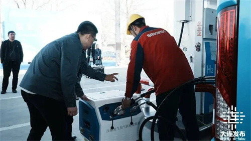 國內(nèi)首臺直管結(jié)構(gòu)70兆帕壓縮氫加氣器驗收裝置完成驗收(圖1)