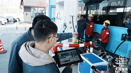 國內(nèi)首臺直管結(jié)構(gòu)70兆帕壓縮氫加氣器驗收裝置完成驗收(圖3)