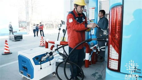 國內(nèi)首臺直管結(jié)構(gòu)70兆帕壓縮氫加氣器驗收裝置完成驗收(圖2)