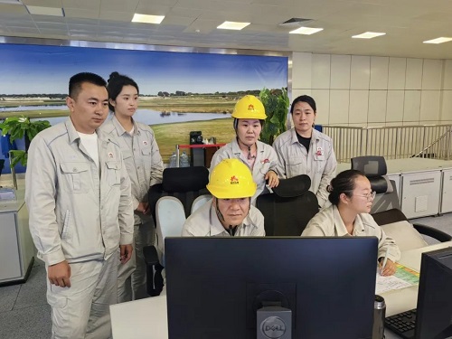 玉煉電儀車間聯合機組完成聯合三車間連續(xù)重組裝置壓縮機哮喘測試(圖1)