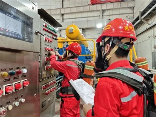 2號(hào)增壓站高硫壓縮機(jī)組4000小時(shí)二次維護(hù)工作完成(圖1)