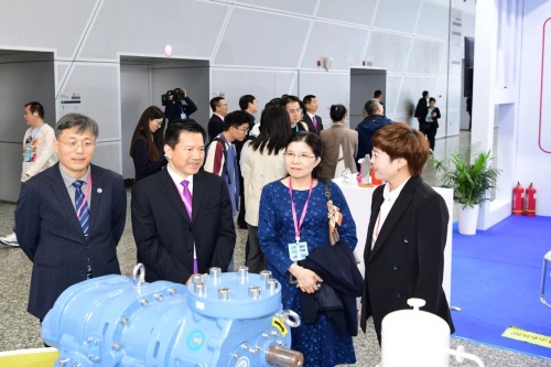 雪人集團(tuán)與中國科學(xué)院理化技術(shù)研究所聯(lián)合開發(fā)“氦噴油螺桿壓縮機(jī)(圖2)