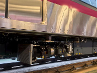 國內(nèi)制動系統(tǒng)無油空壓機風(fēng)源系統(tǒng)在亦莊線004和013列車上穩(wěn)(圖2)